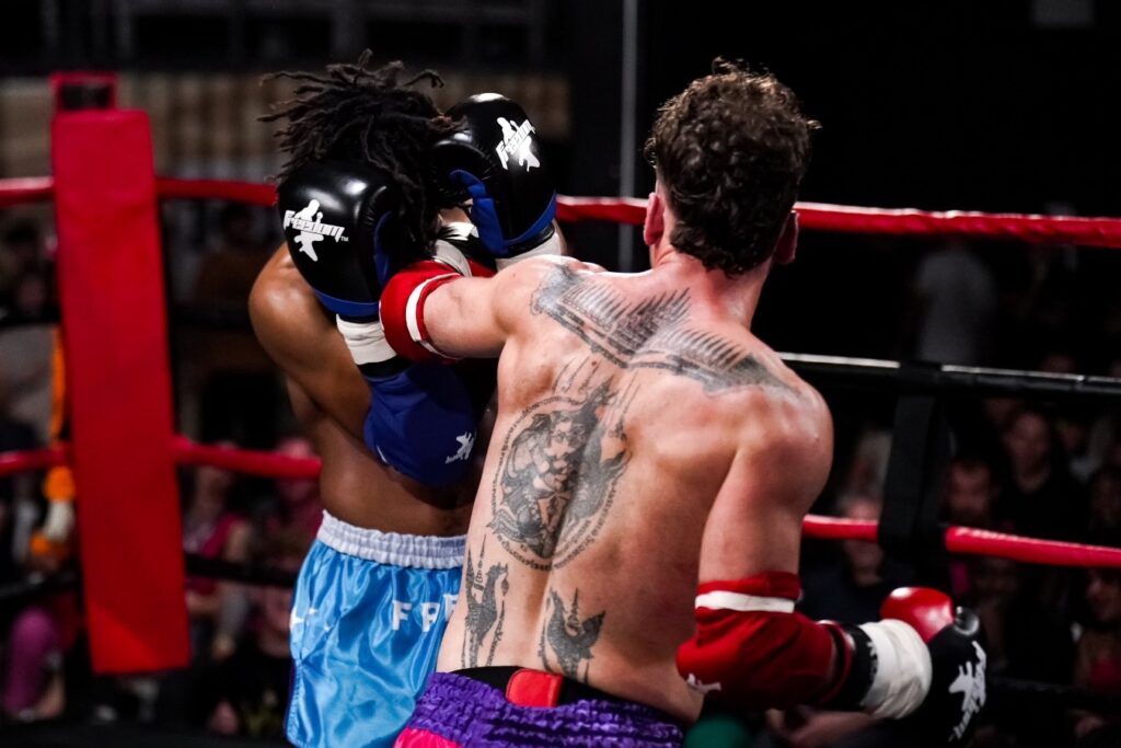 Muay Thai vs. Boxing Choosing Your Ultimate Striking Path